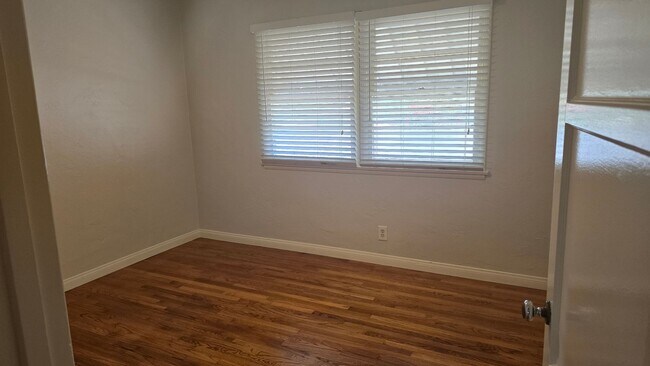 Building Photo - Single Story Home with Large Yard availabl...