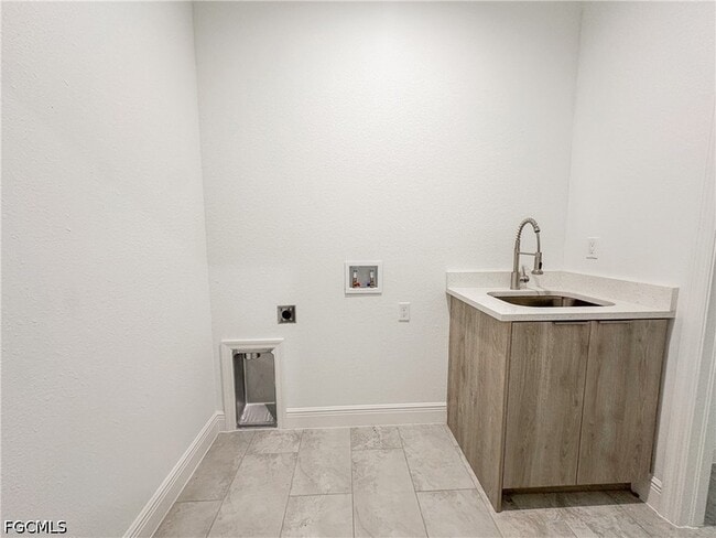 Building Photo - 5028 Tradewinds Cir