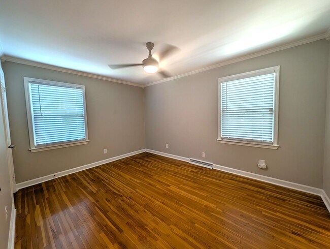 Building Photo - Charming split level home located in the Spring Valley Community in the South Park area of Charlo...