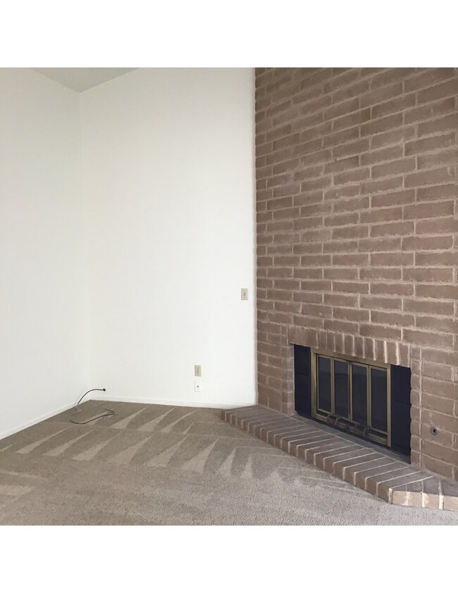 Building Photo - 941 Claremont Ct