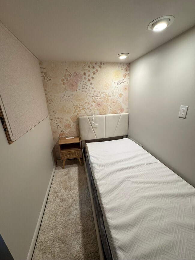 Building Photo - Foxhall Court