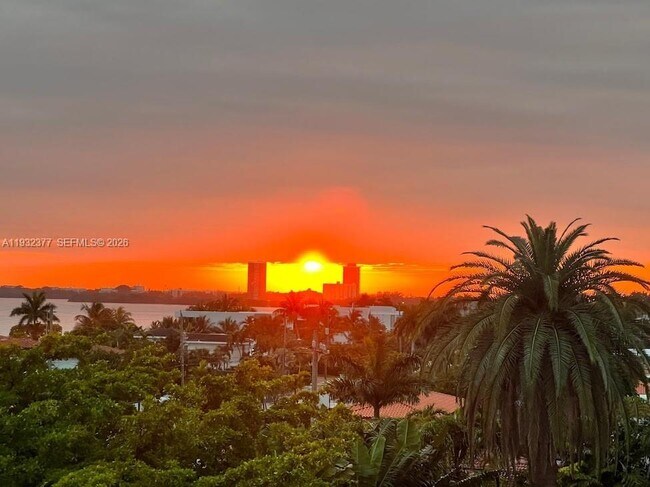 Building Photo - 1801 S Treasure Dr