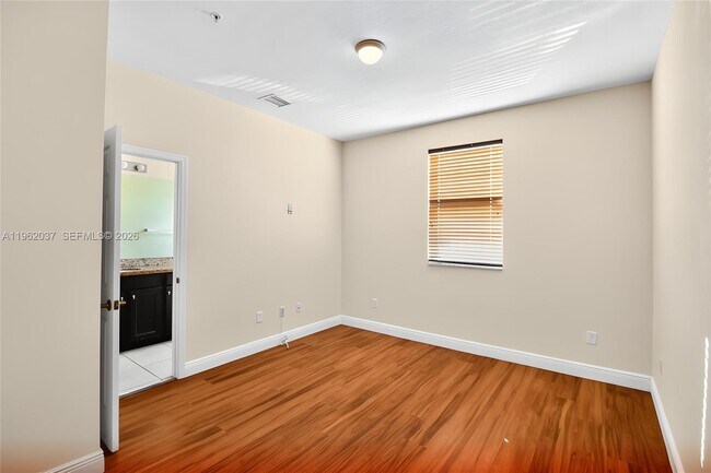 Building Photo - 1032 SW 147th Ave