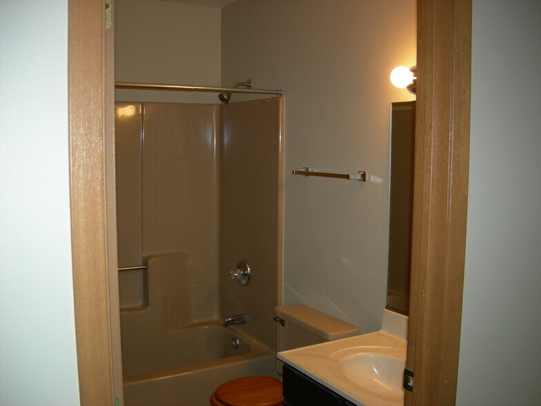 Building Photo - 801 Harborview Ct
