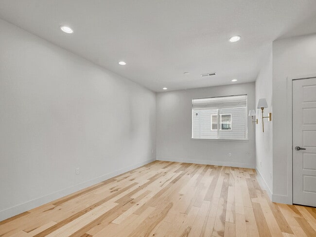 Building Photo - $2,350 - 2 Bed, 2.5 Bath Townhome in Broom...