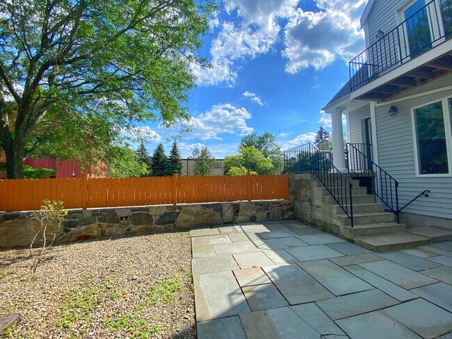 Building Photo - 55 Saugatuck Ave