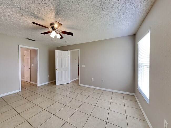 Building Photo - 817 Highland Crest Loop