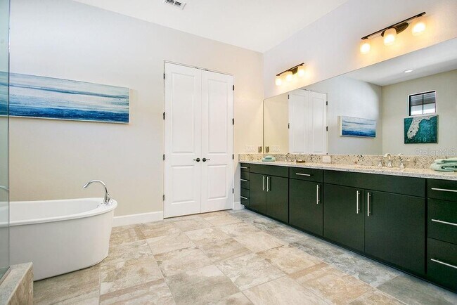 Building Photo - 8455 Via Vittoria Way