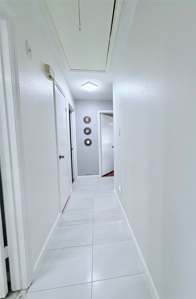 Building Photo - 6610 La Puente Dr
