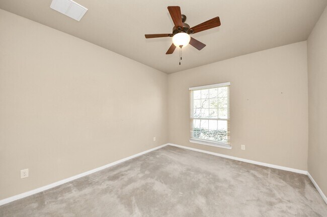 Building Photo - 7610 Willow School Dr