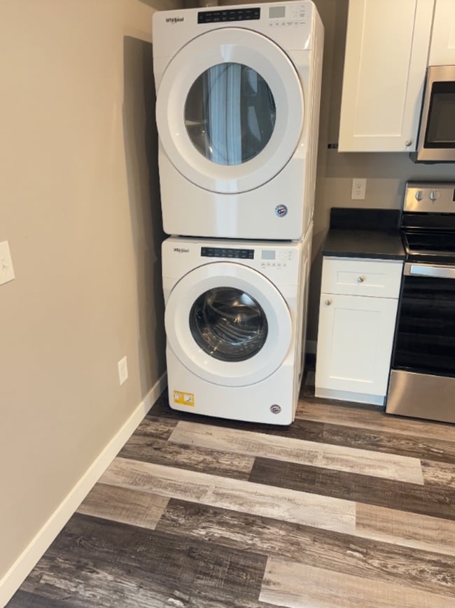 Building Photo - Studio Apartment Available in August!