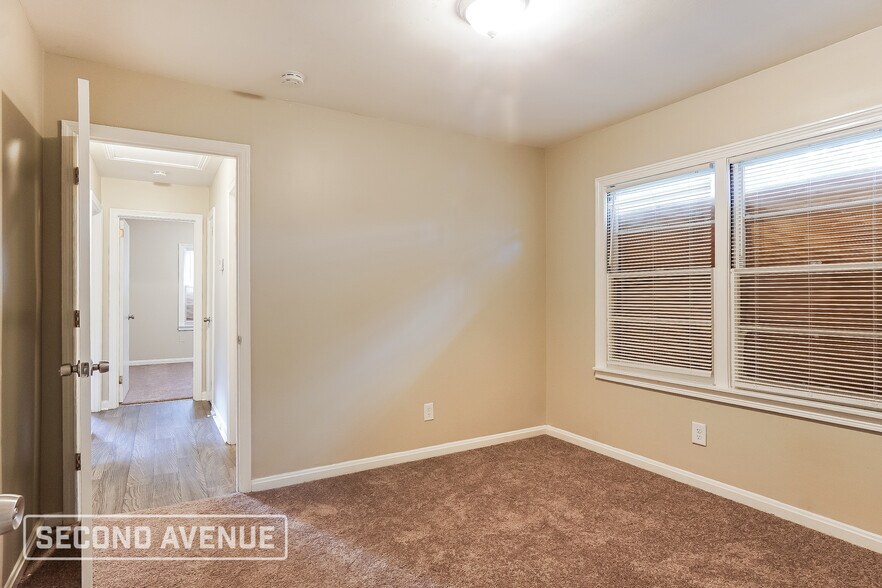 Building Photo - 9725 Red Ln Dr