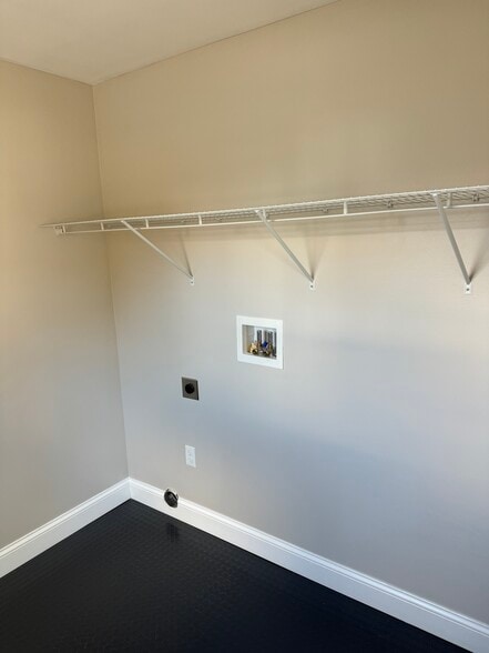 Building Photo - 118 Western Ave