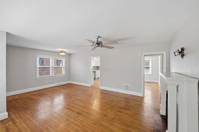 Building Photo - Charming 2BR Home with Modern Updates in Prime Charlotte Location