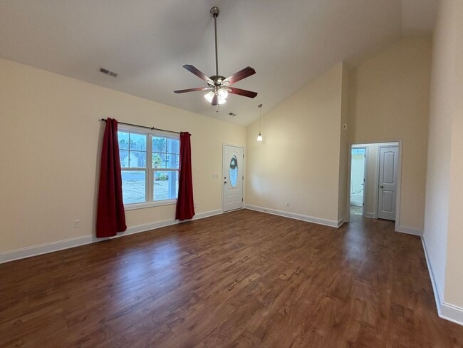 Building Photo - 4 BR Home in Quiet Neighborhood