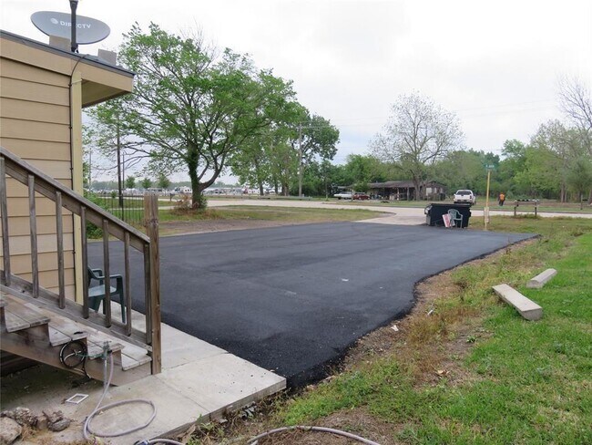 Building Photo - 400 King Edward Pl