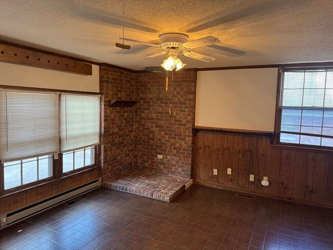 Building Photo - Timeless All-Brick Charm Near Madison St! 3 Bed 3 Bath with Detached Garage!