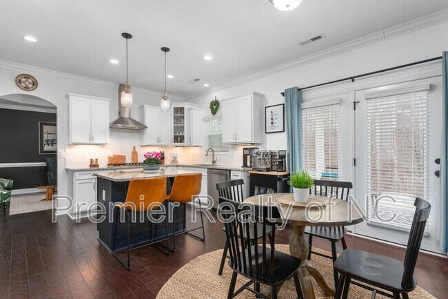 Building Photo - 1103 Magenta Way