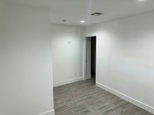Building Photo - 15306 El Camino Ave