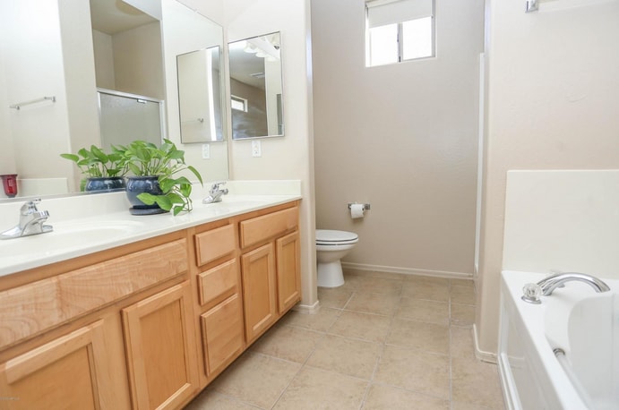 Building Photo - 1725 Oro Dr