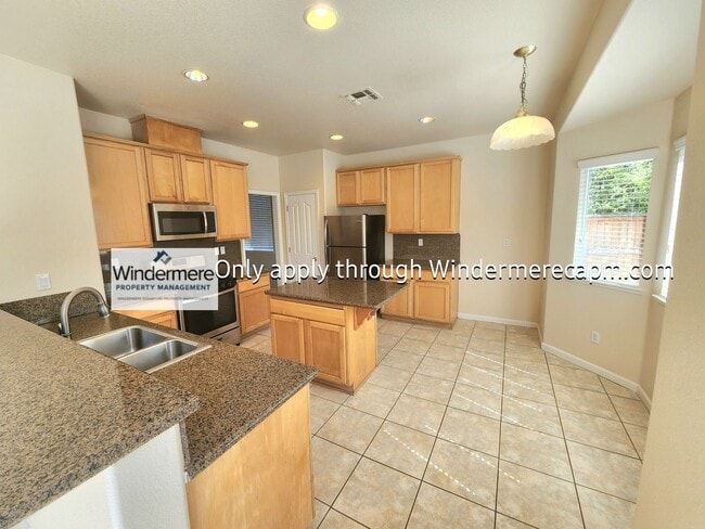 Building Photo - Gorgeous Home in Natomas!