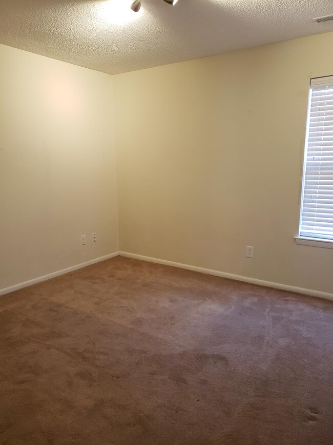 Building Photo - 1833 Slalom Dr