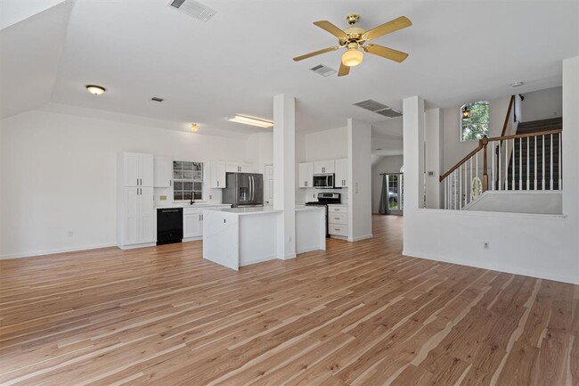 Building Photo - 100 Parque Cir