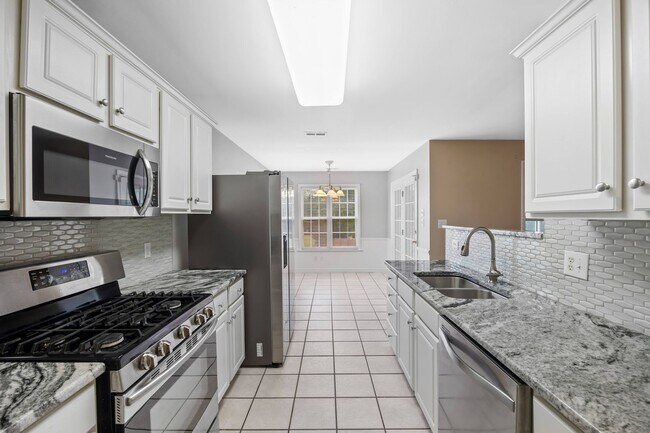 Building Photo - Three Bedroom Home!