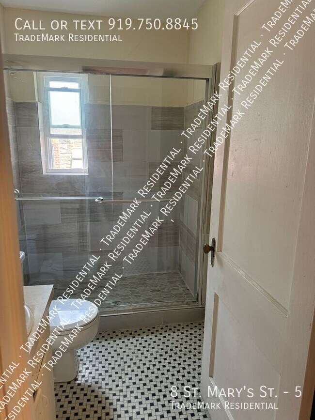 Building Photo - 8 St Marys St