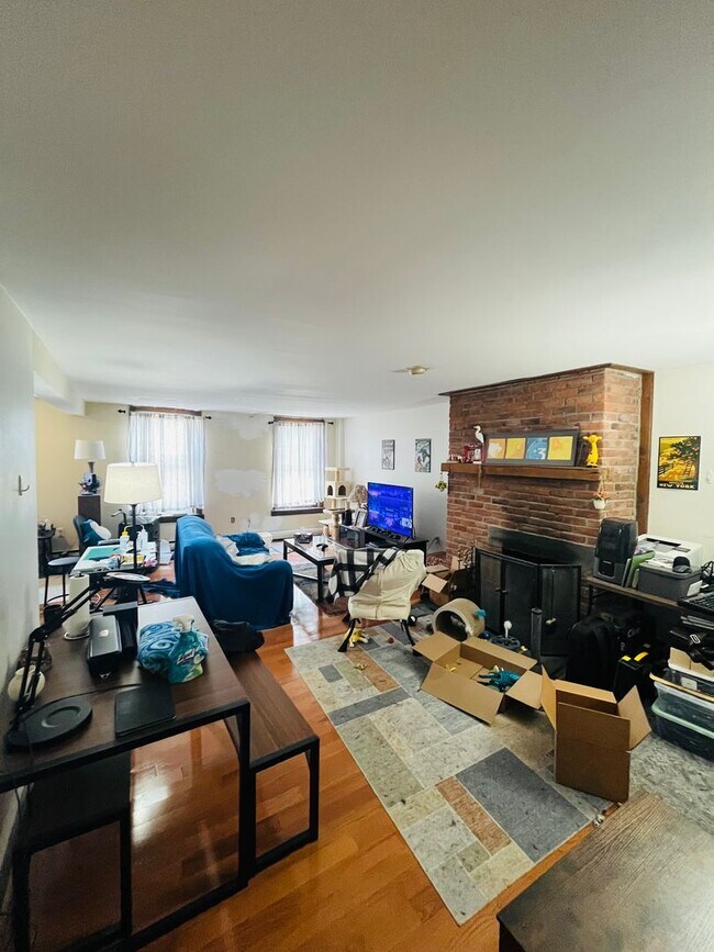 Building Photo - 366 Hamilton St