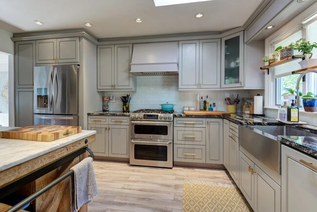 Building Photo - 75 Moss Ln