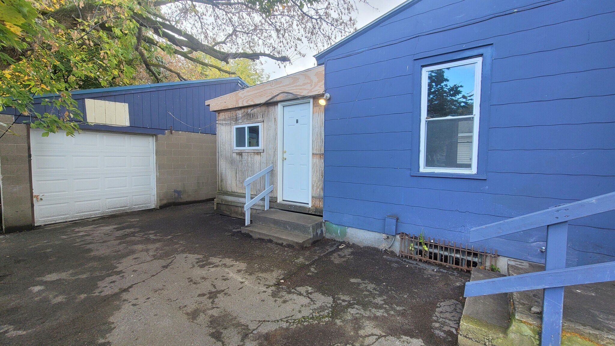 Building Photo - 3988 Lake Ave