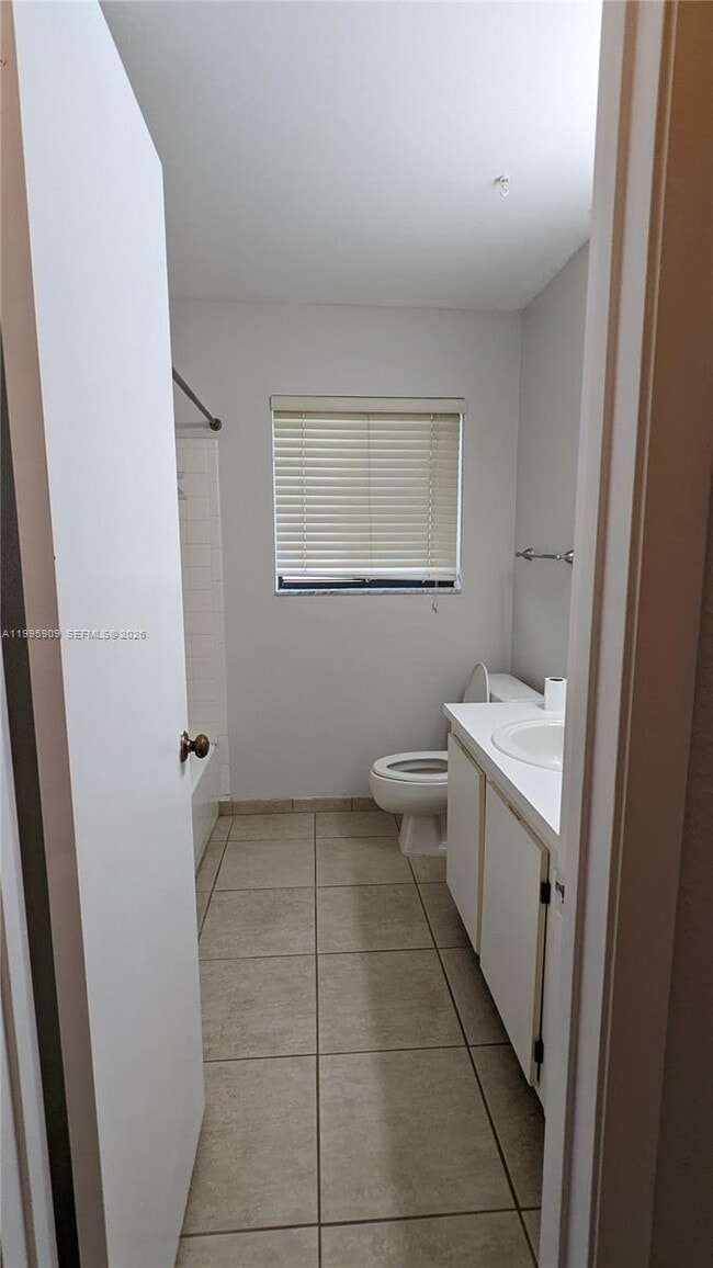 Building Photo - 460 Lakeview Dr