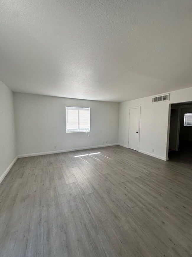 Building Photo - 2121 Oceanus Ln