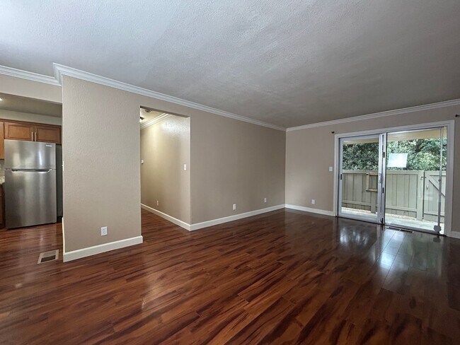 Building Photo - Move-In Ready 1BR in Sought-After Kirkwood...