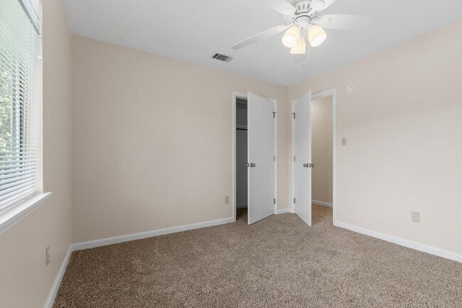 Building Photo - 2188 Claremont Ln