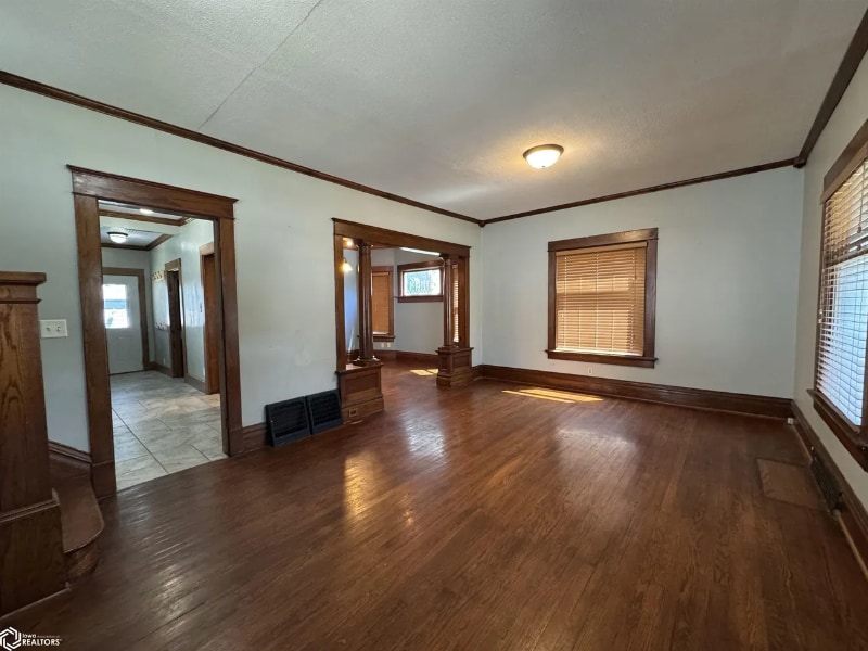 Building Photo - 706 7th Ave N