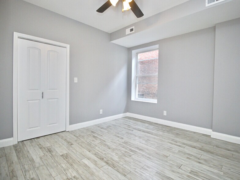 Building Photo - 3526 Vista Ave