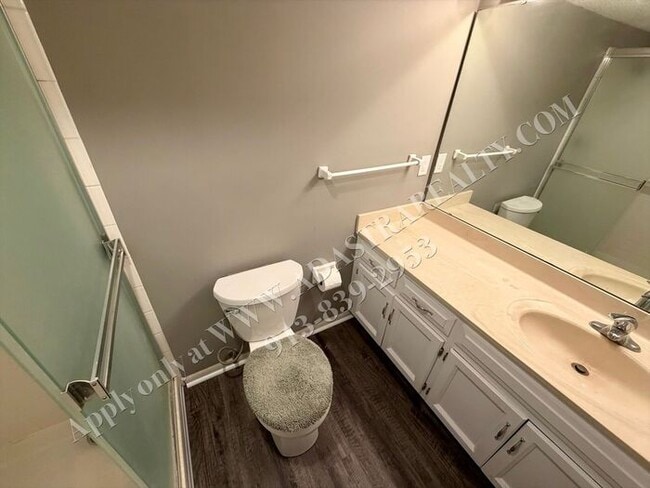 Building Photo - Spacious 2 Bed 2 Bath Ground Floor Unit-Available NOW!!
