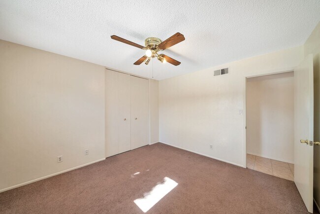 Building Photo - Meticulously Maintained 4 bed Scottsdale Home