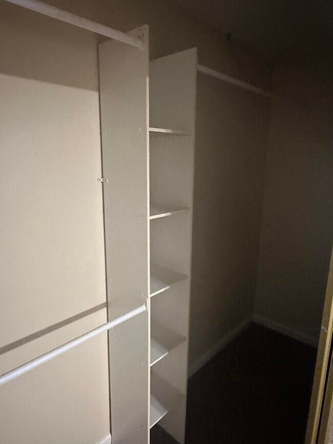 Building Photo - 2005 River Ridge Rd