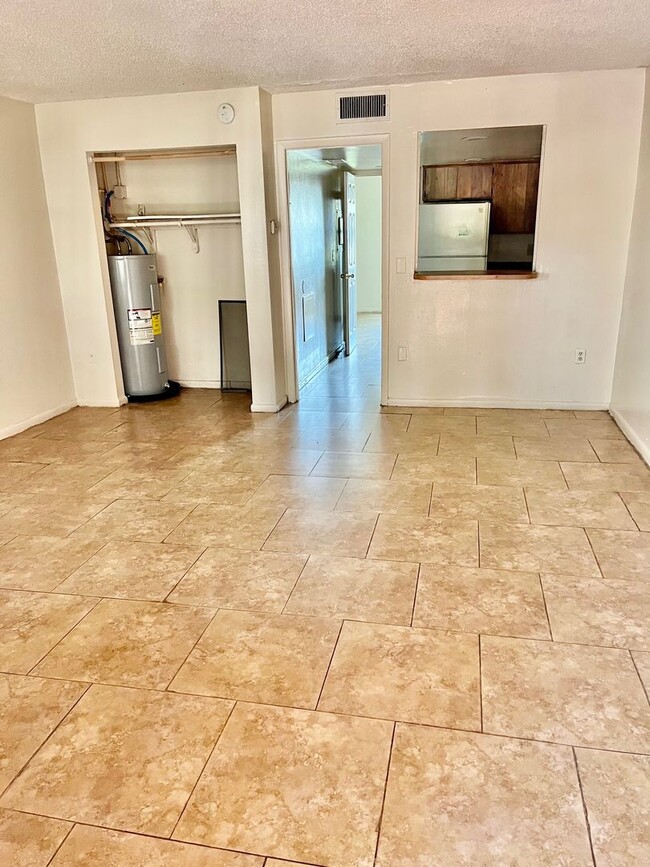 Building Photo - 525 N Morgan Ave