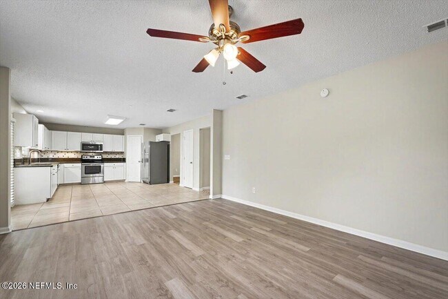 Building Photo - 133 Dragonfly Dr