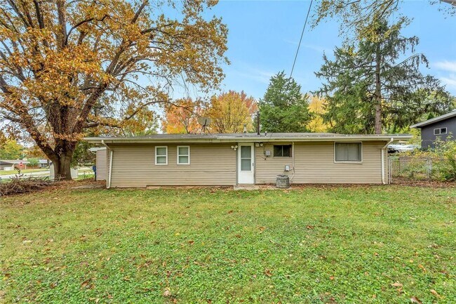 Building Photo - Spanish Lake Stunner