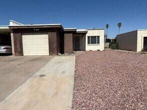 Building Photo - 2 Bed 1 Bath Twin Home Unit in Youngtown, ...