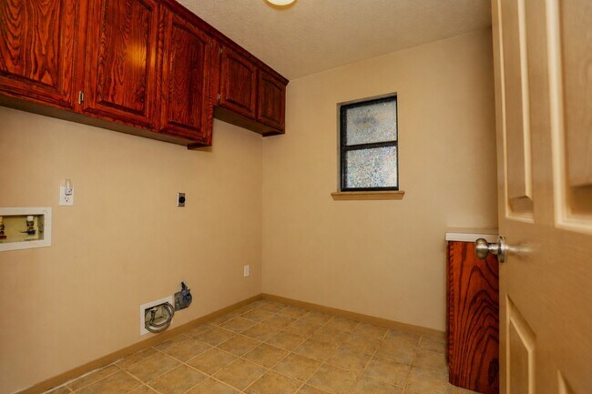 Building Photo - 112 Portulaca St