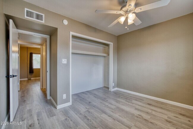 Building Photo - 8303 E Thomas Rd