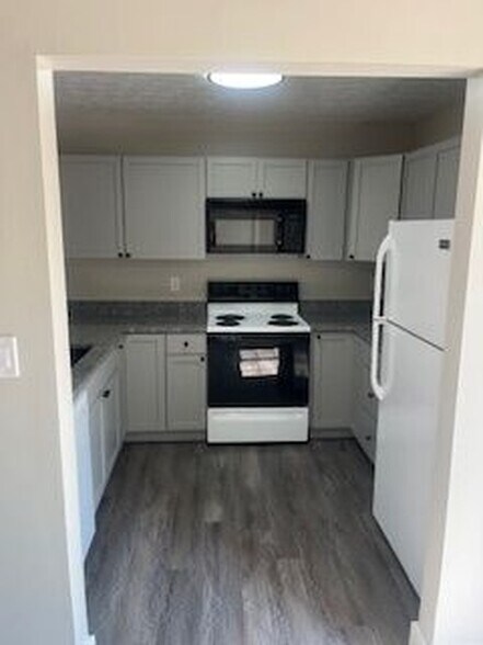 Building Photo - 1462 W Rockcrest Dr