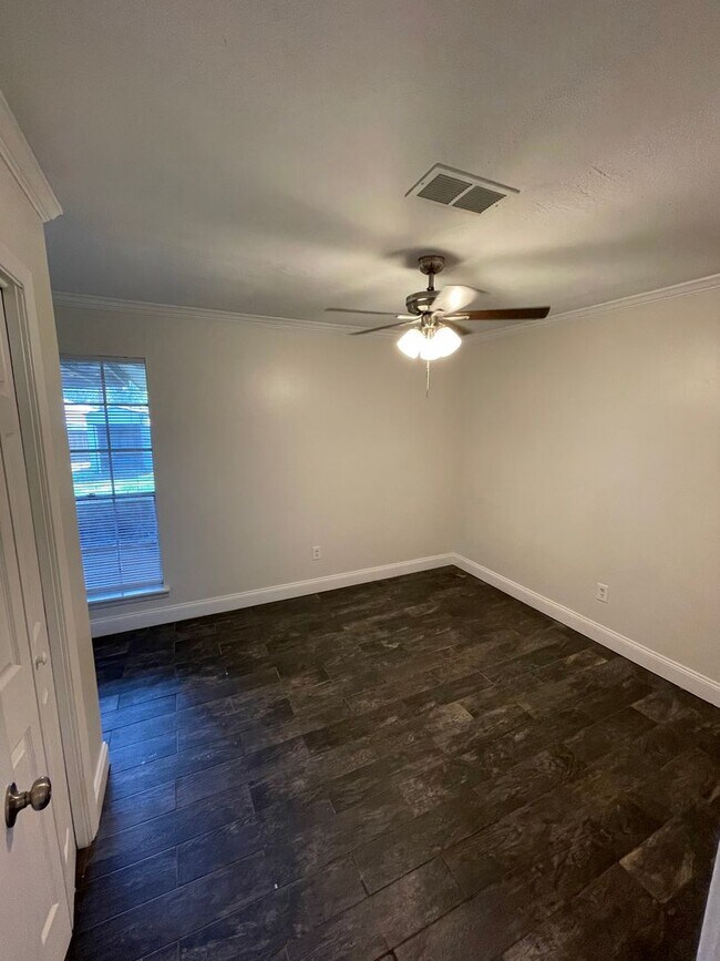 Building Photo - 4 bed 2 bath in Crossgates of Brandon