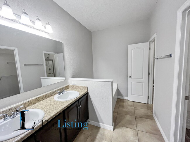 Building Photo - 8825 Isla Bella Dr